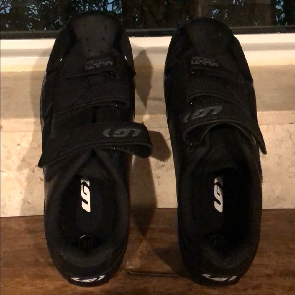 Garnering Cycling Shoes